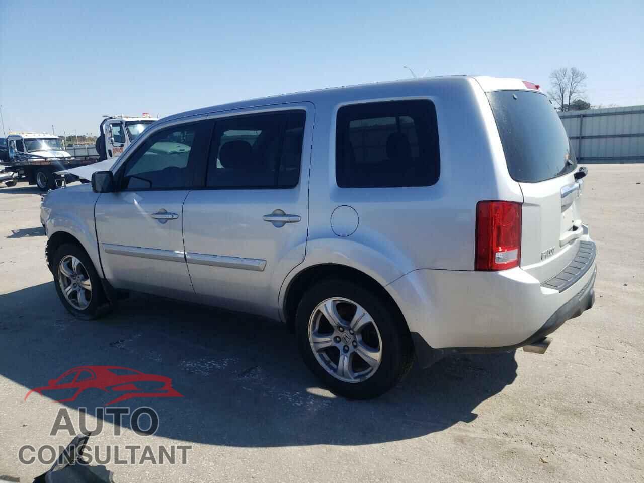HONDA PILOT 2015 - 5FNYF4H50FB070195