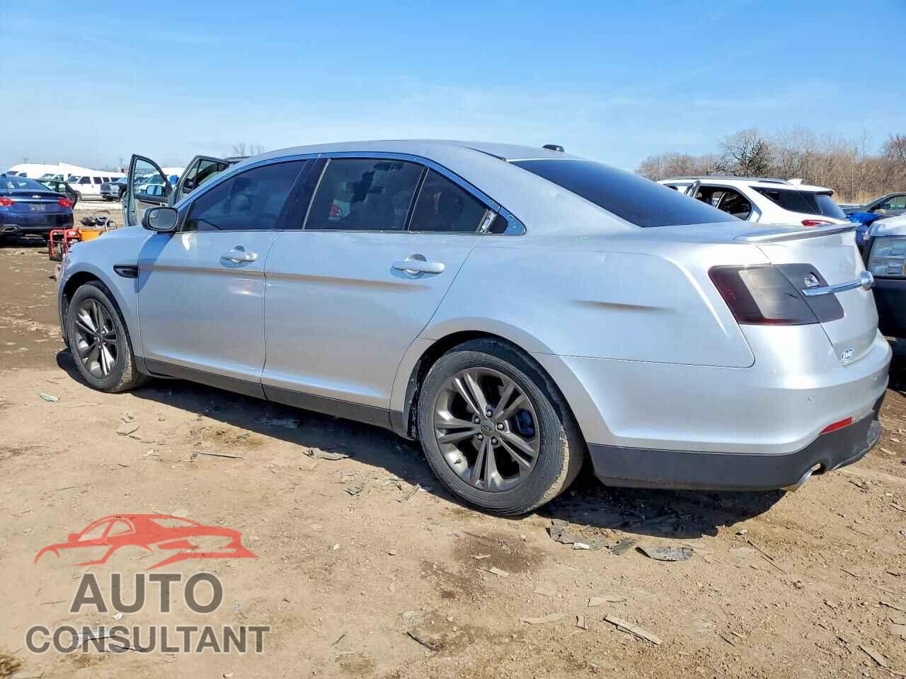 FORD TAURUS 2018 - 1FAHP2H85JG117401