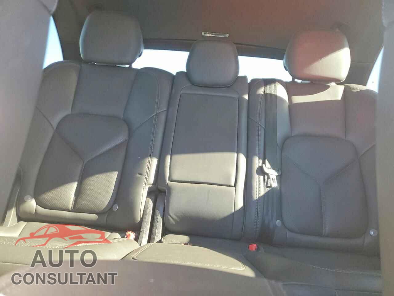 PORSCHE CAYENNE 2017 - WP1AE2A28HLA70114