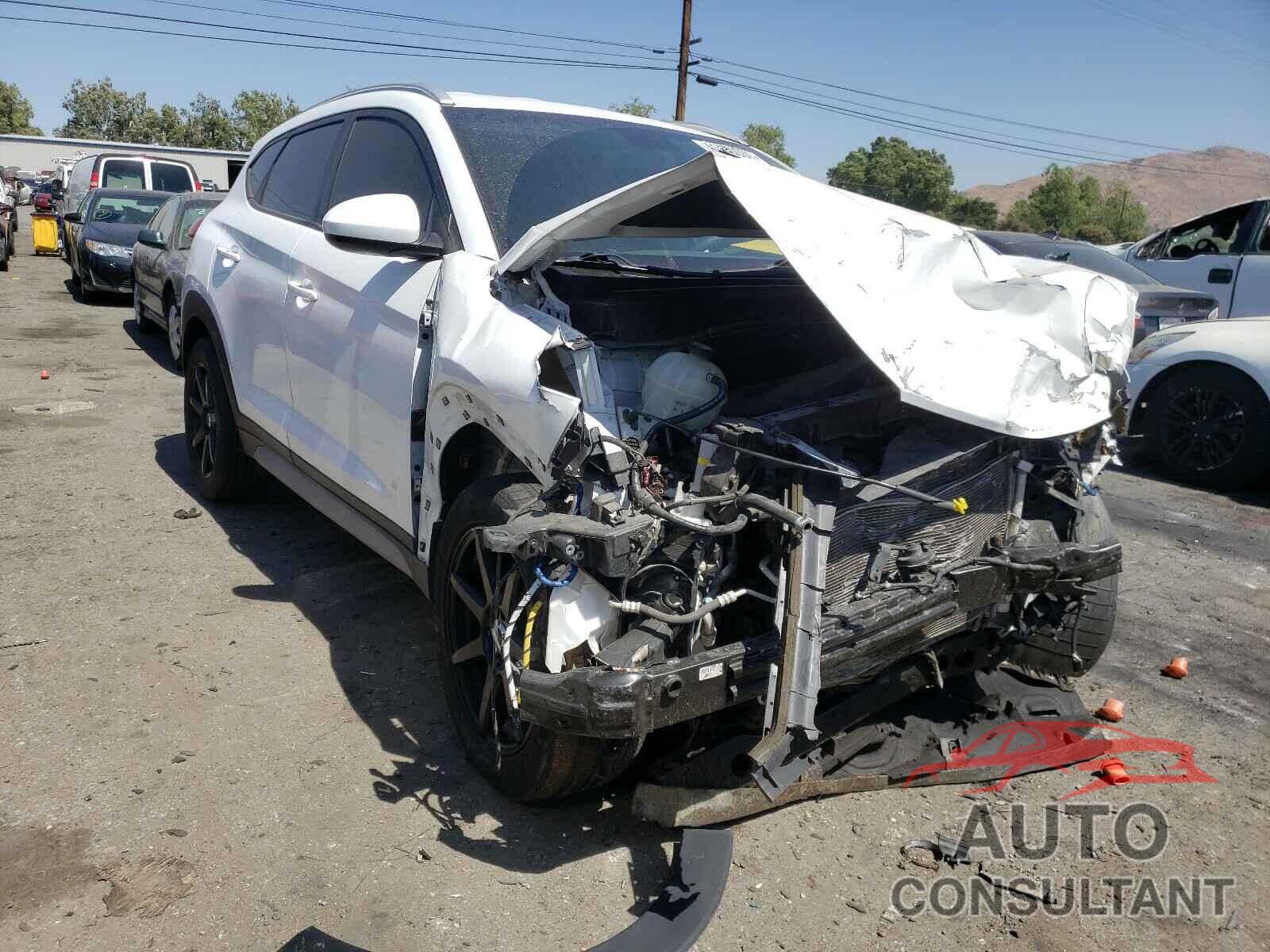 HYUNDAI TUCSON 2018 - KM8J33A42JU689396
