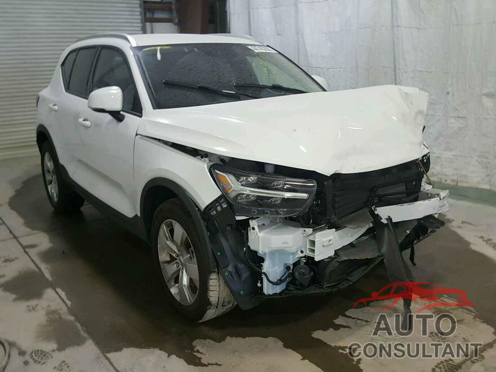 VOLVO XC40 T4 2019 - YV4AC2HK0K2054416