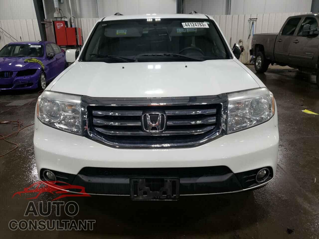 HONDA PILOT 2015 - 5FNYF4H32FB008022