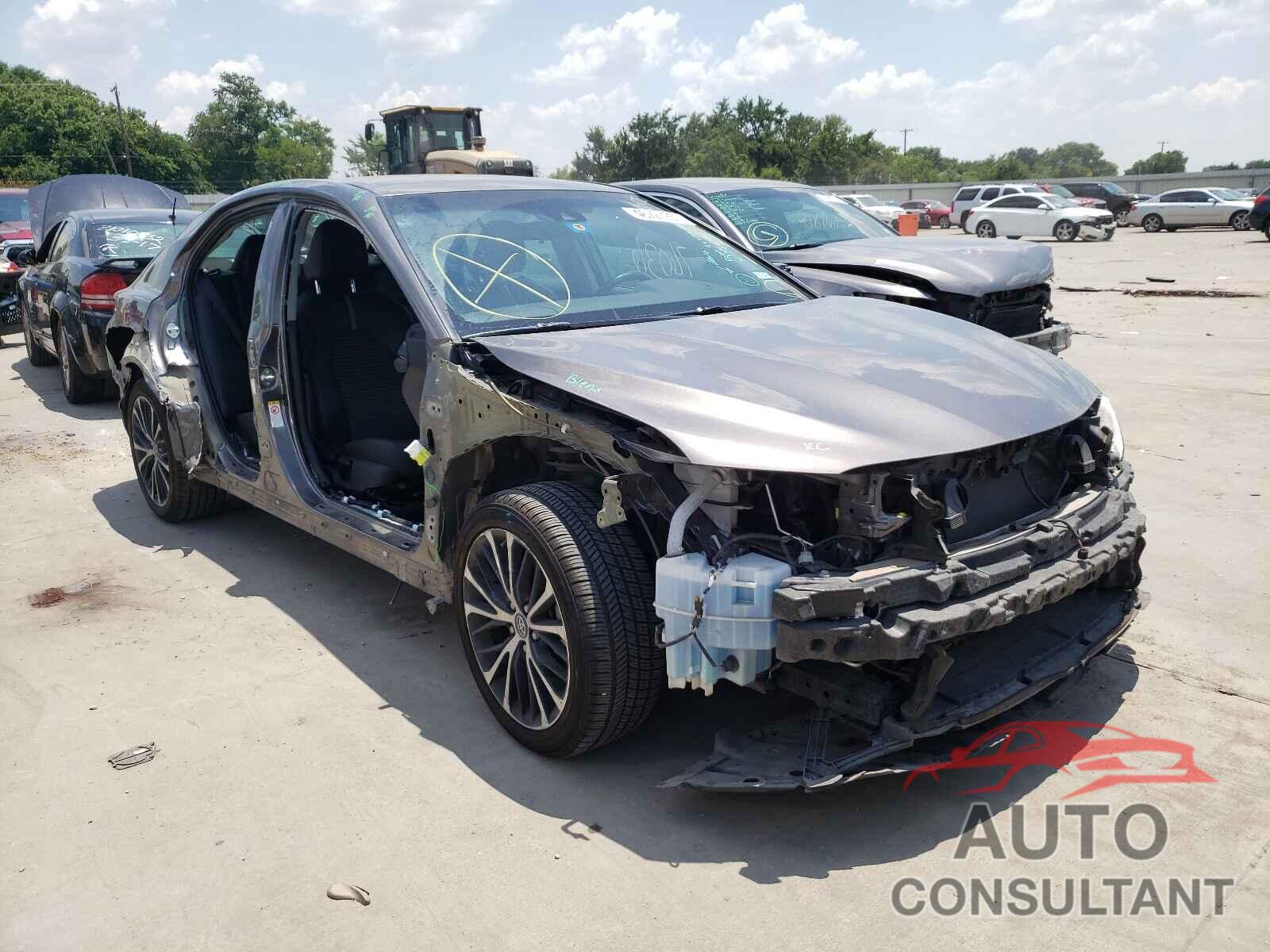TOYOTA CAMRY 2018 - 4T1B11HK4JU617232