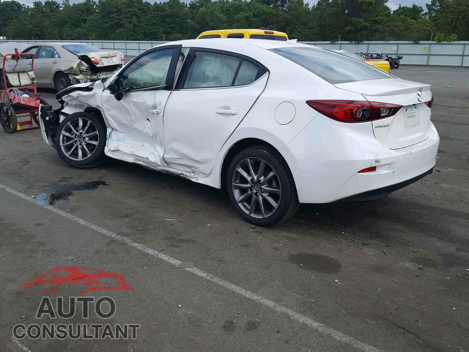MAZDA 3 2018 - 3MZBN1V34JM162762