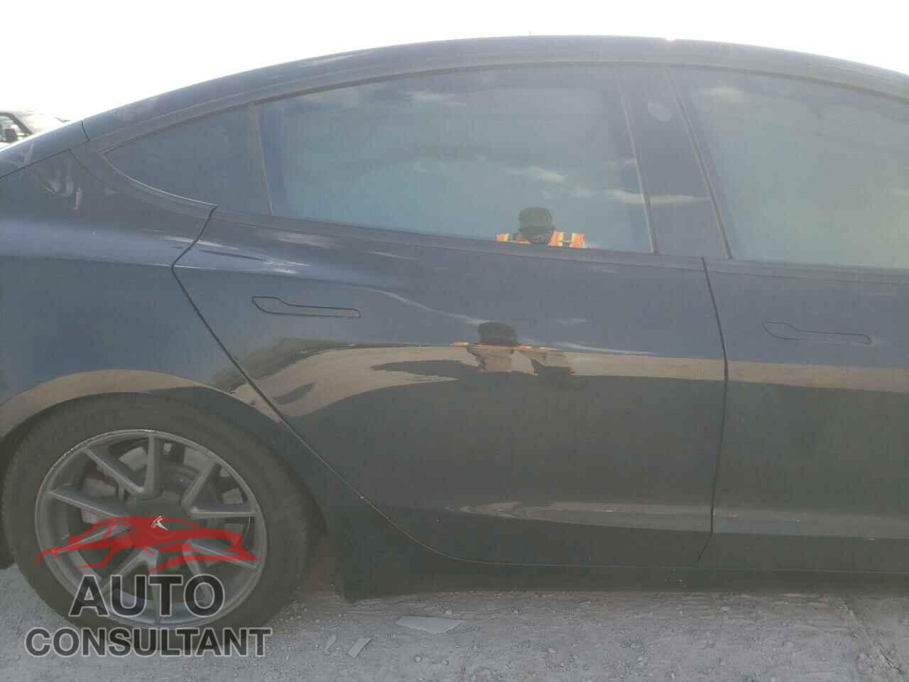 TESLA MODEL 3 2021 - 5YJ3E1EA5MF906089