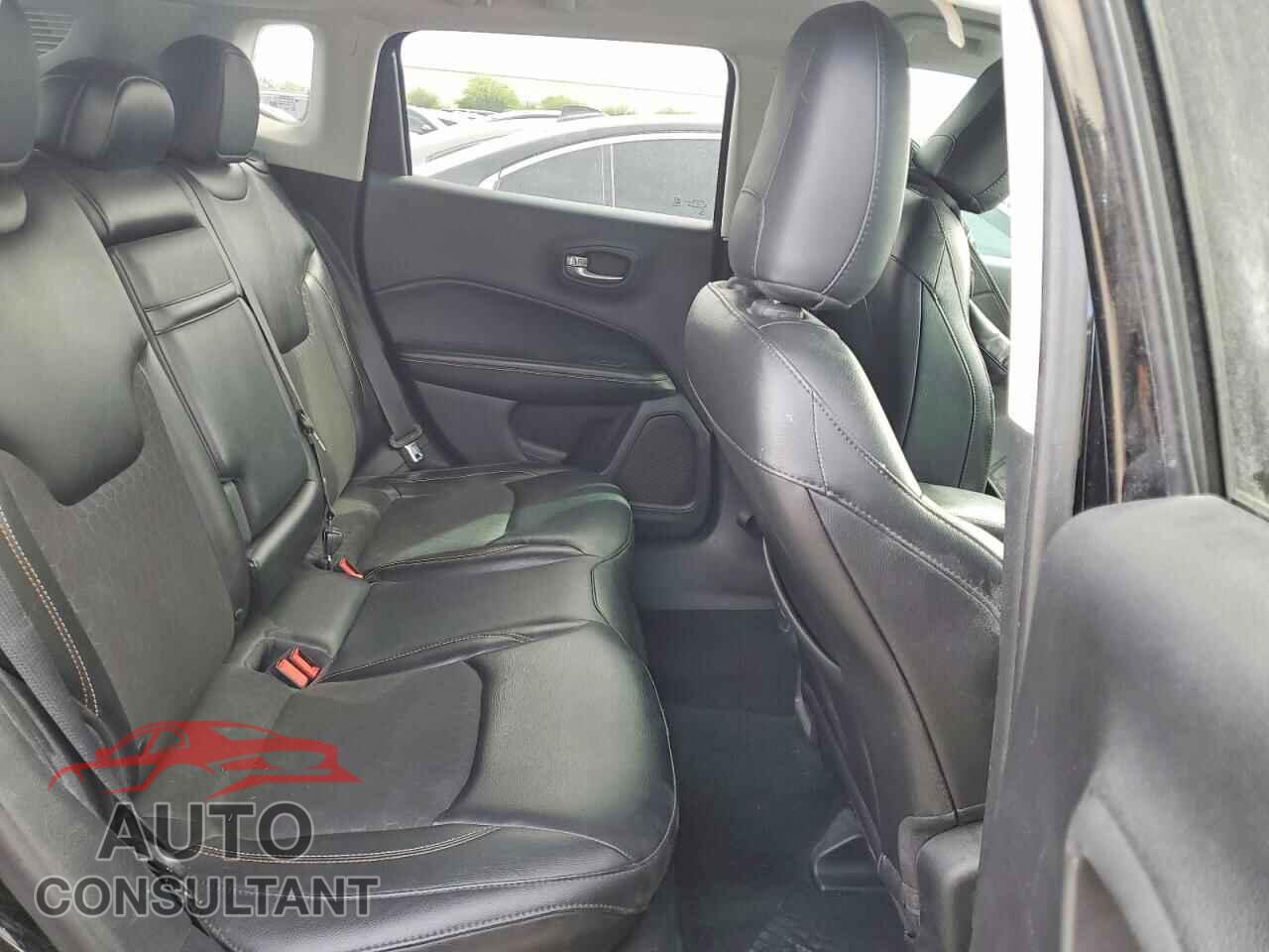 JEEP COMPASS 2018 - 3C4NJDBB1JT199699