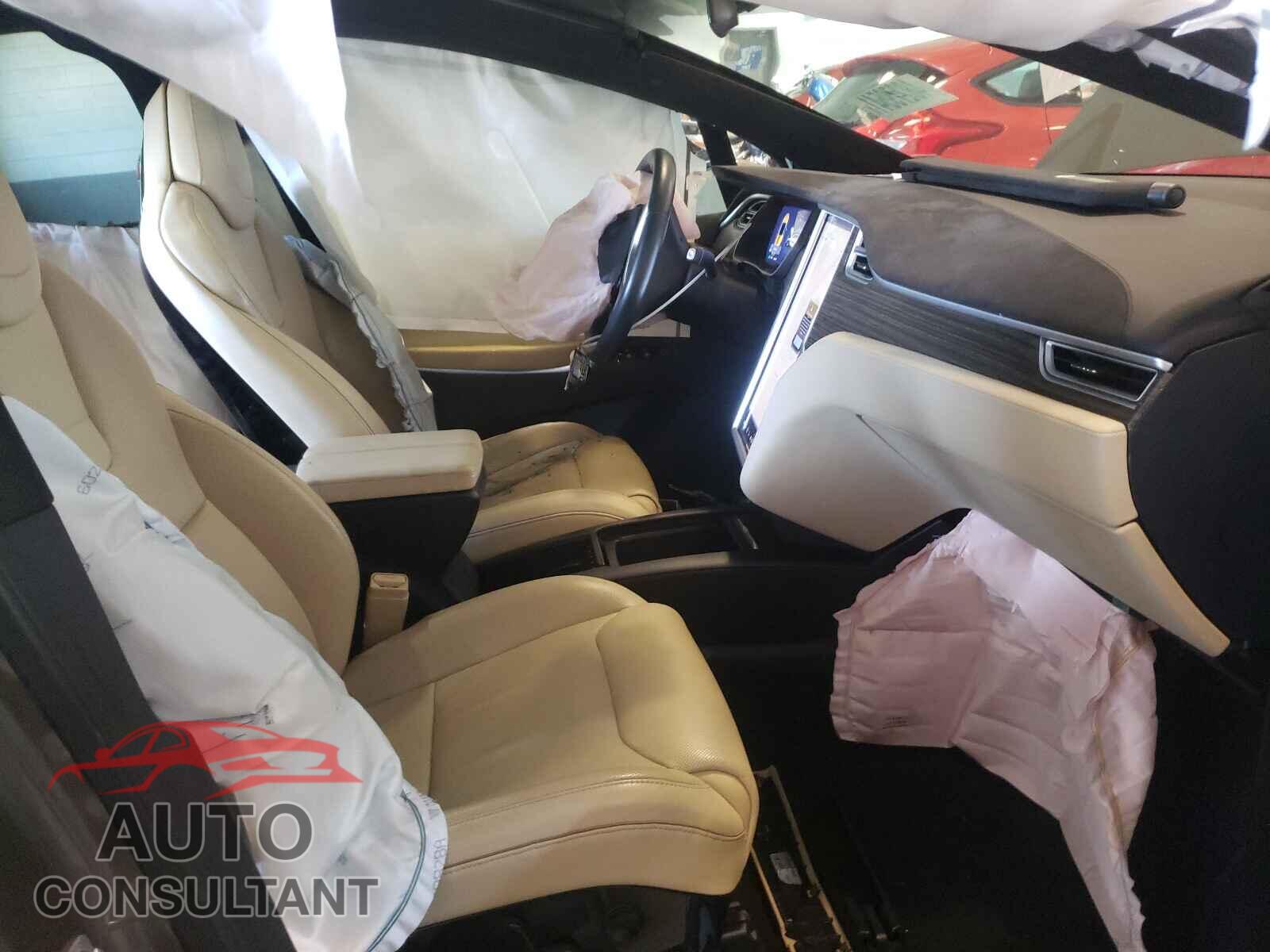 TESLA MODEL X 2016 - 5YJXCBE26GF010703