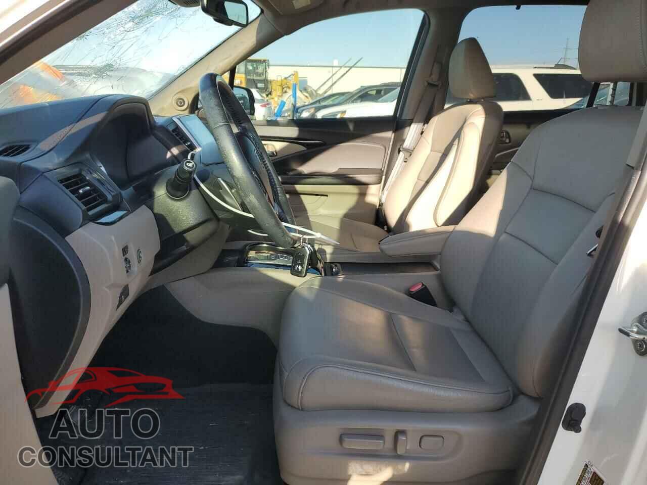 HONDA PILOT 2017 - 5FNYF5H94HB025126