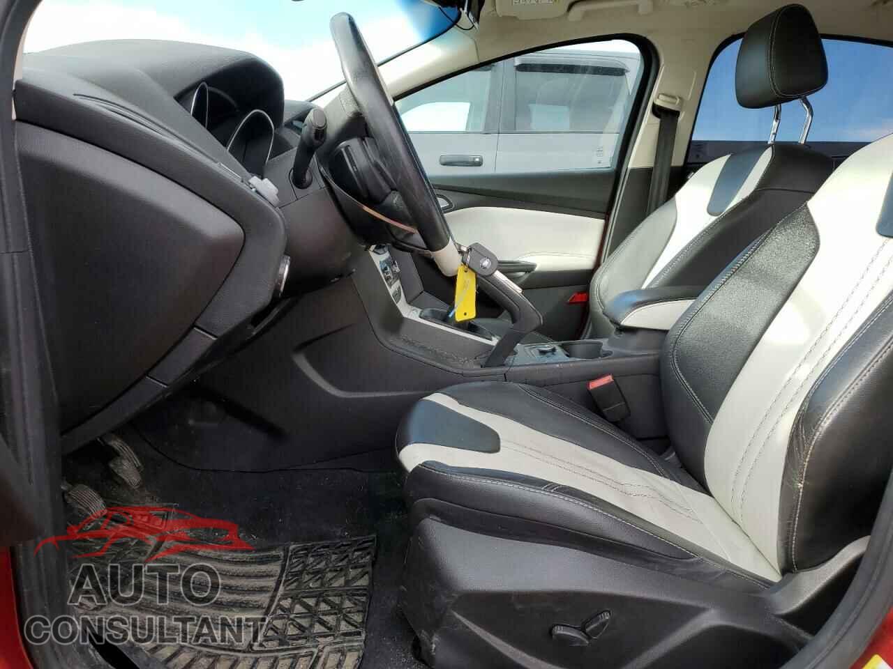 FORD FOCUS 2012 - 1FAHP3M22CL364585