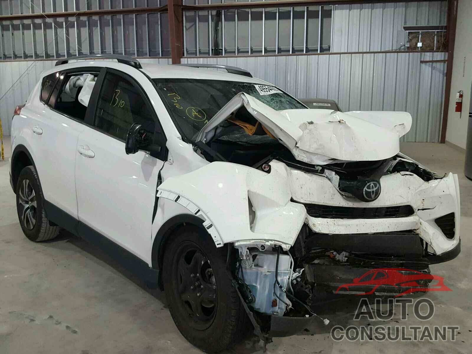 TOYOTA RAV4 LE 2017 - JTMZFREV0HD101204