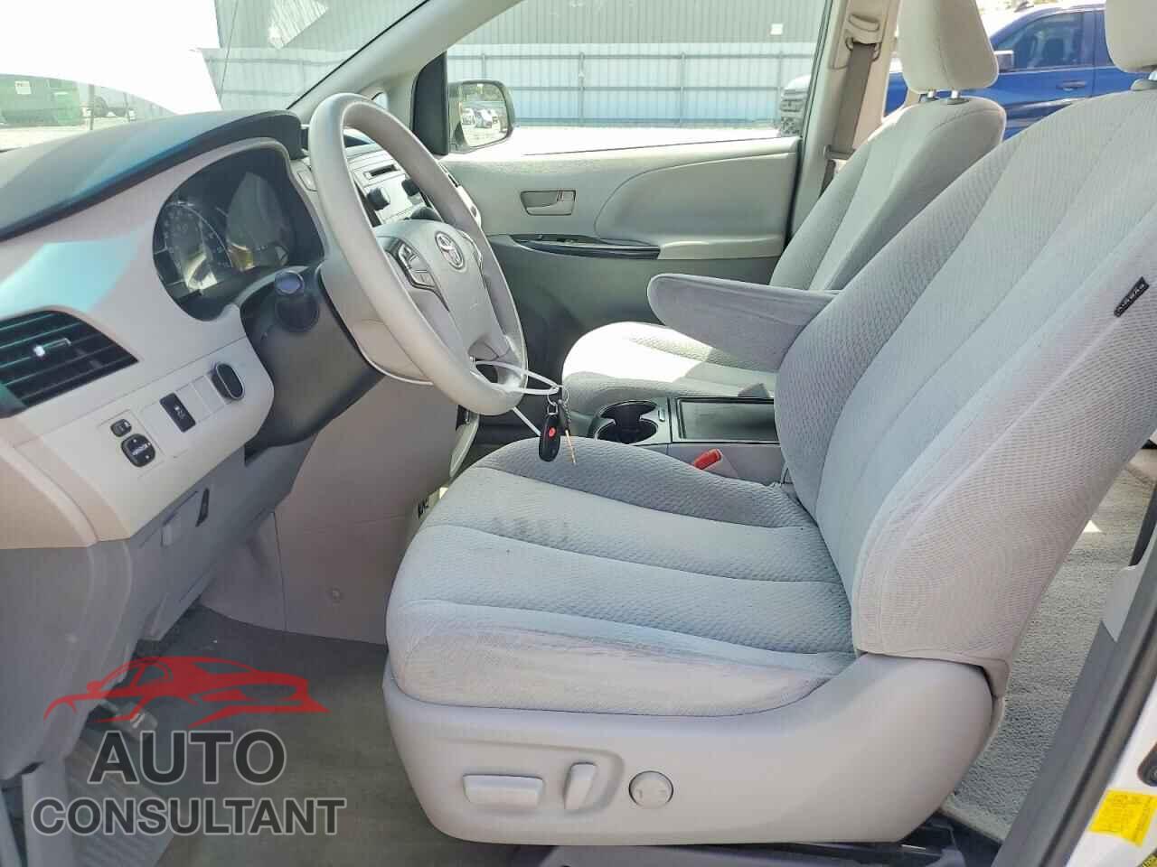 TOYOTA SIENNA 2013 - 5TDKK3DC8DS313146