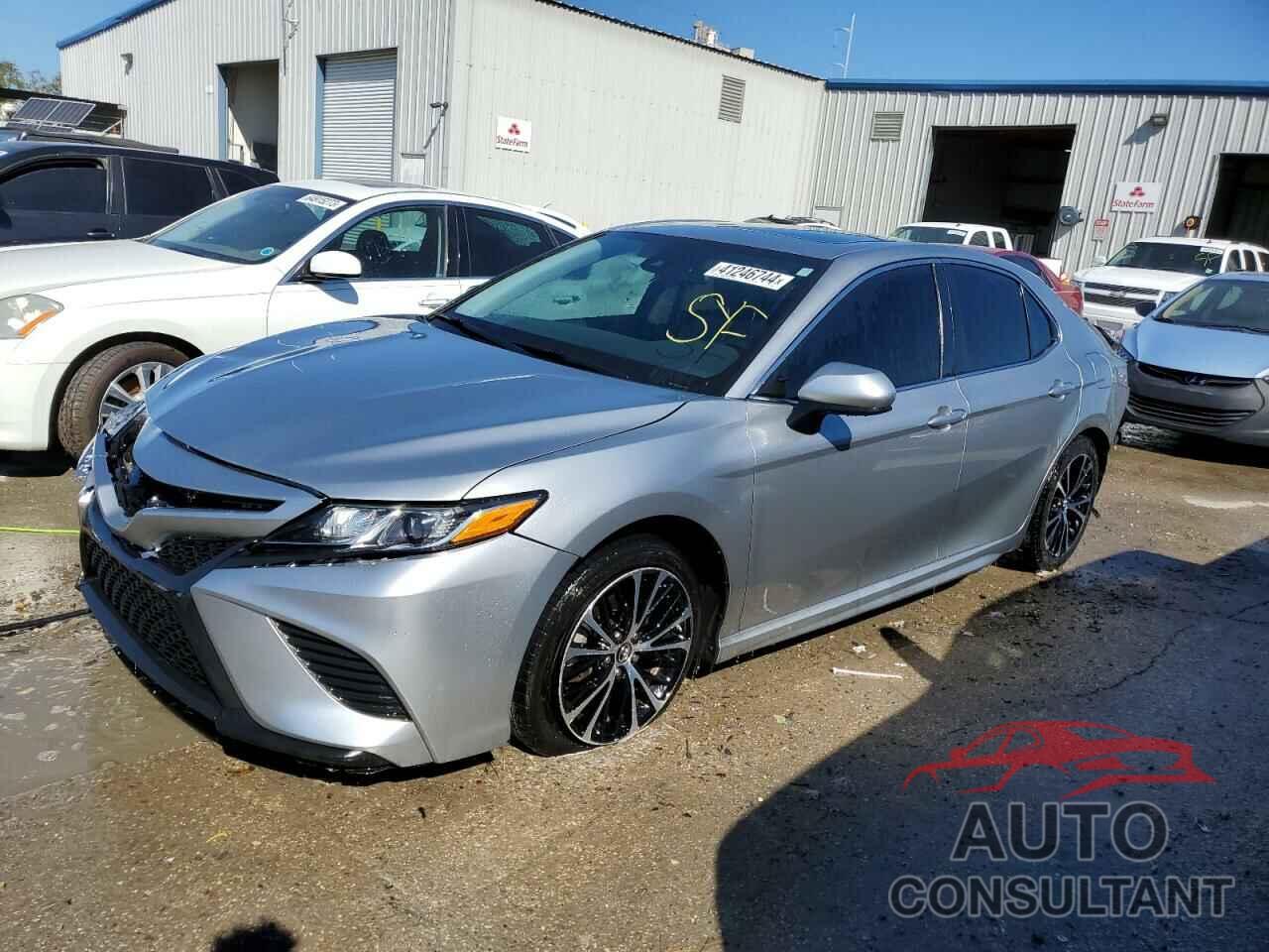 TOYOTA CAMRY 2018 - 4T1B11HK8JU670046