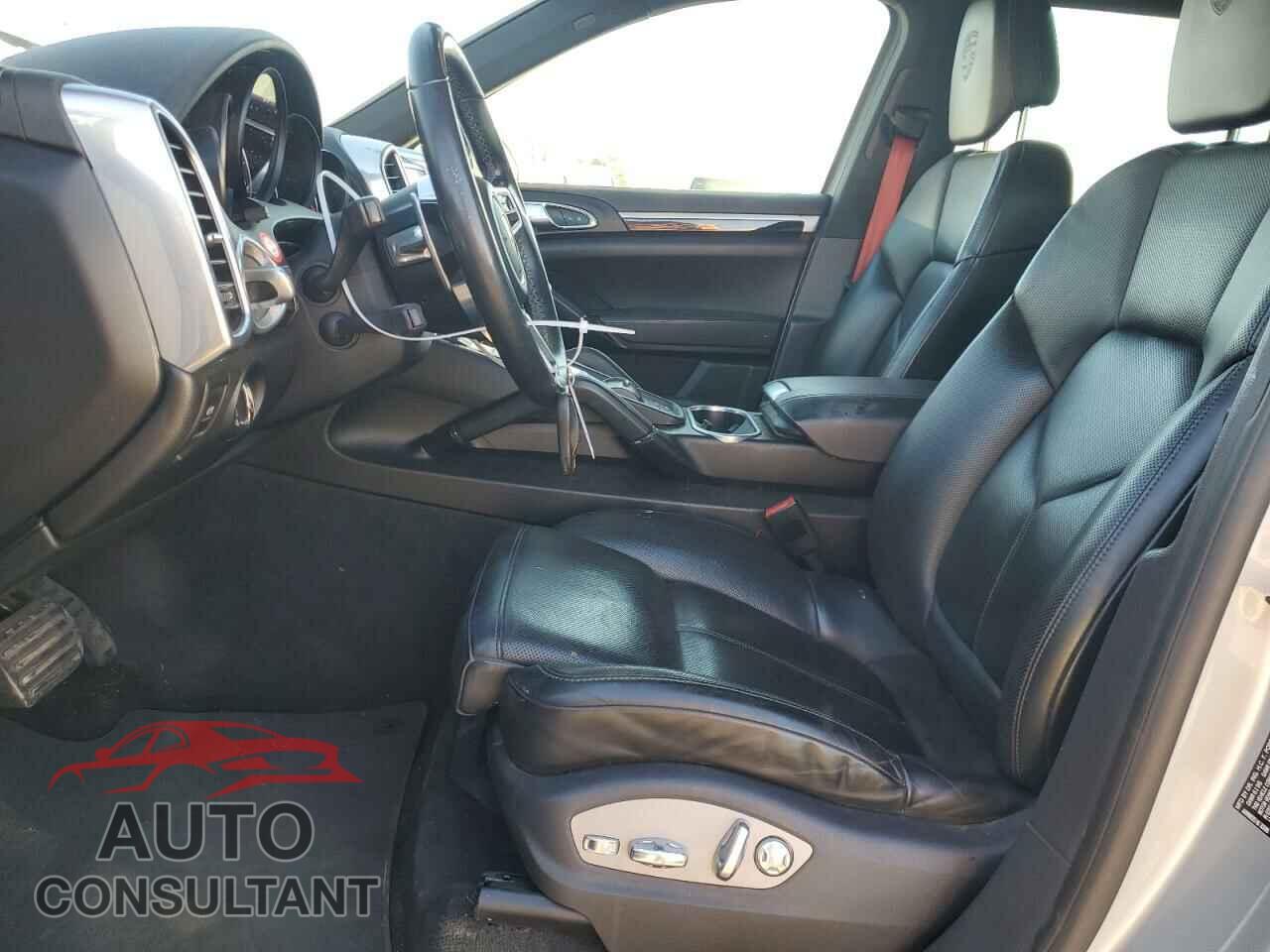 PORSCHE CAYENNE 2018 - WP1AA2A21JKA05743