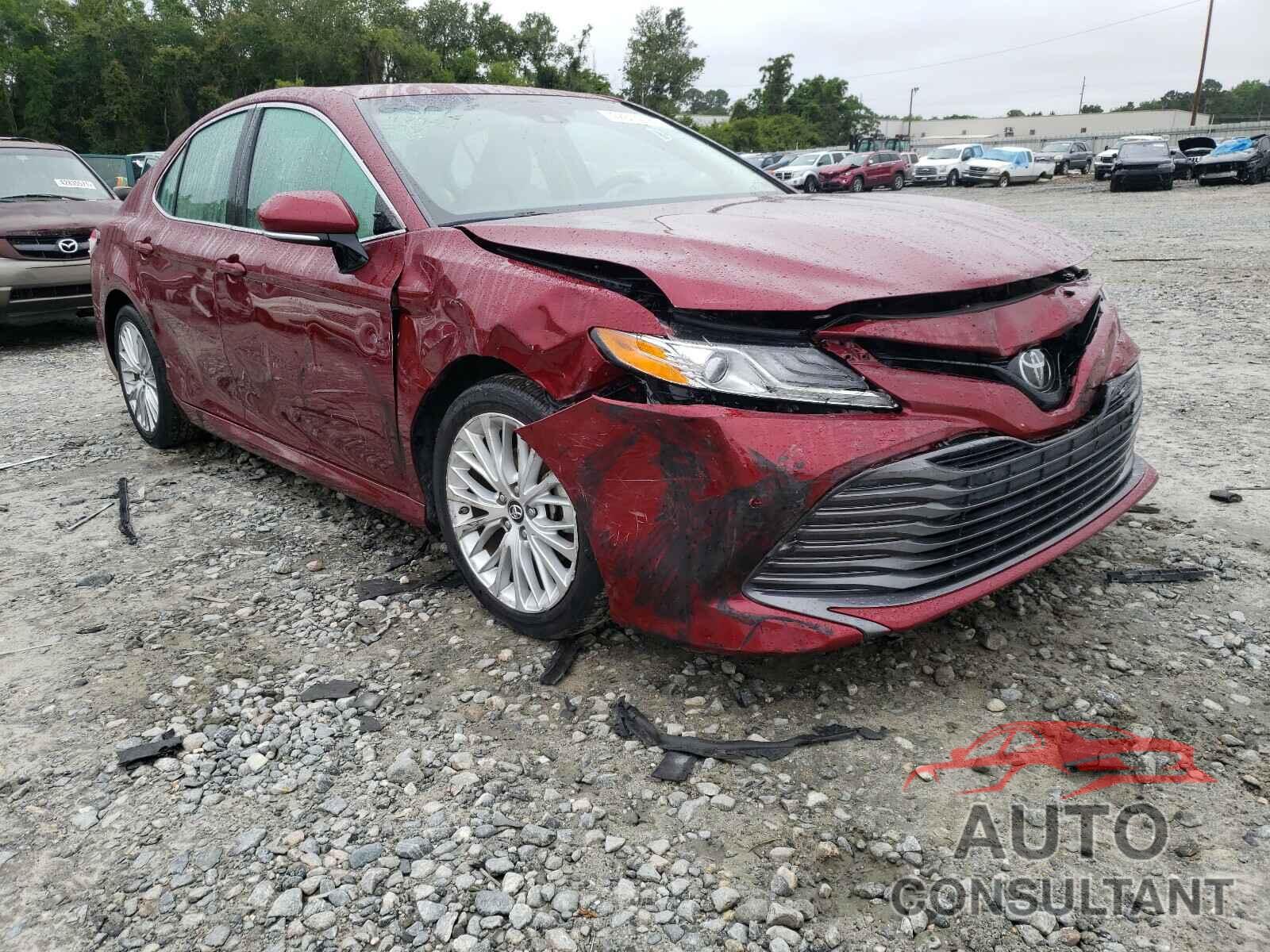 TOYOTA CAMRY 2018 - 4T1B11HK5JU509623