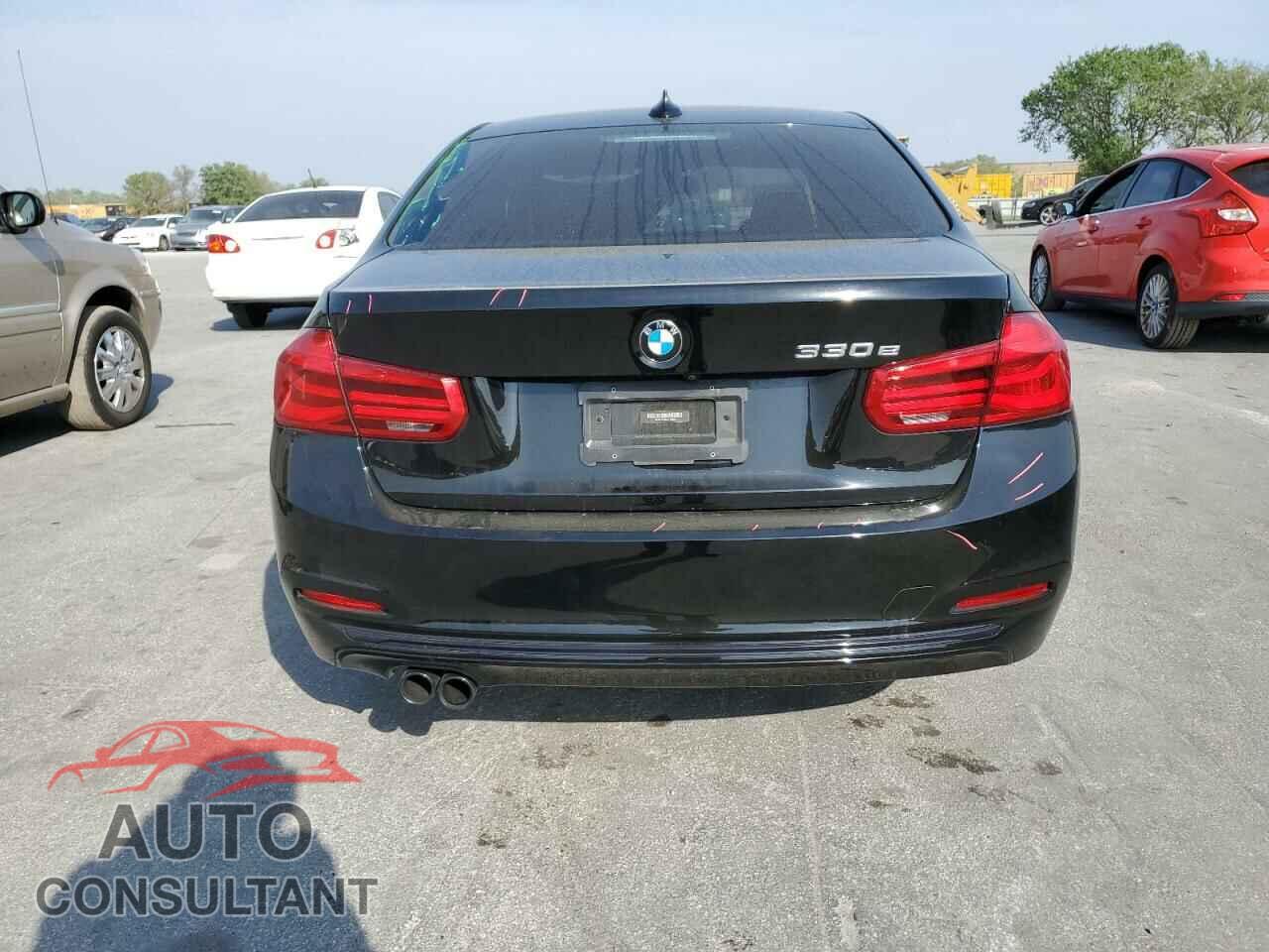 BMW 3 SERIES 2018 - WBA8E1C5XJA178332