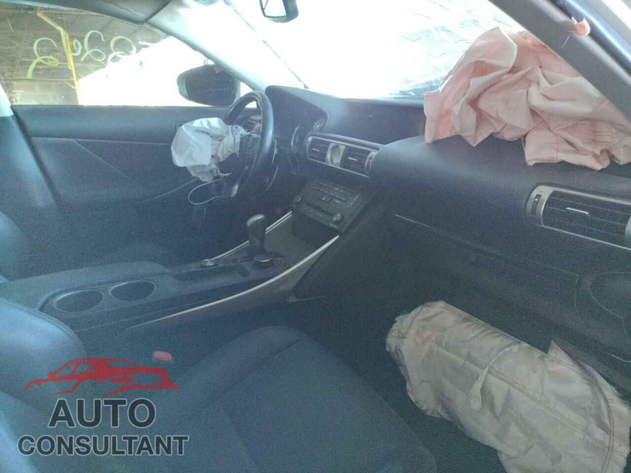 LEXUS IS 2016 - JTHBA1D20G5032093