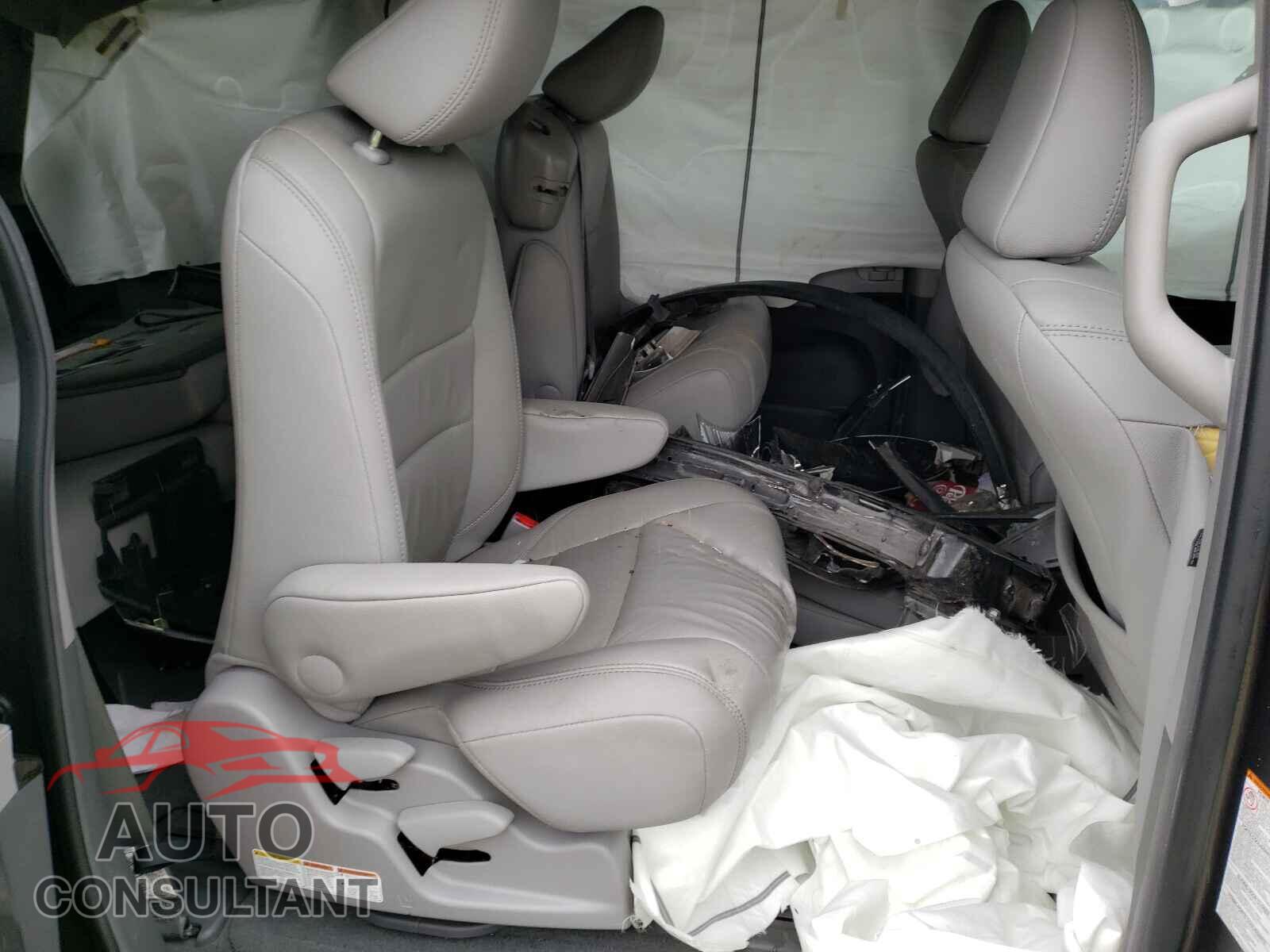 TOYOTA SIENNA 2017 - 5TDYZ3DC0HS857572