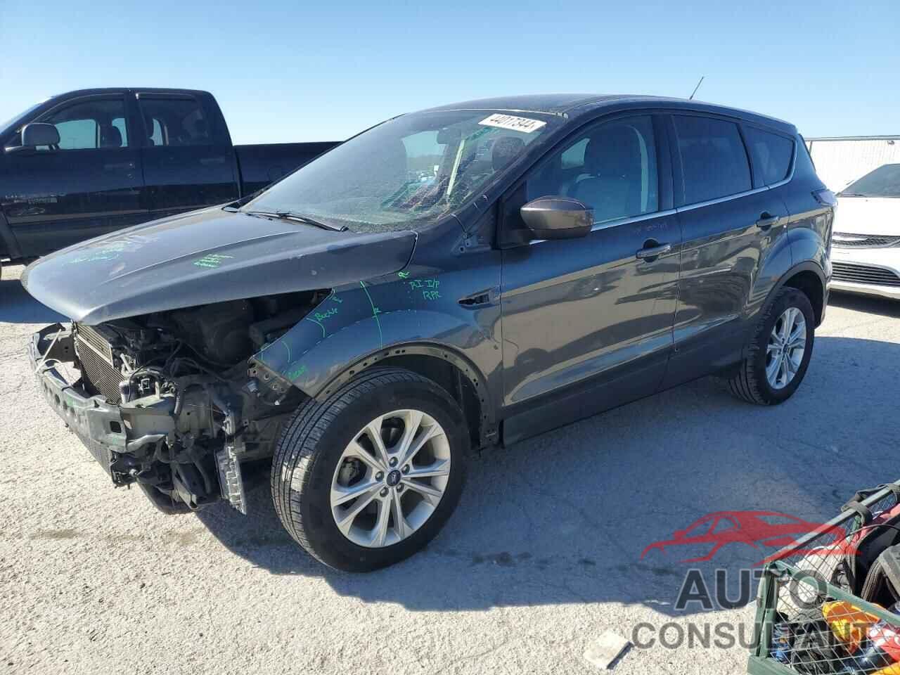 FORD ESCAPE 2017 - 1FMCU0GD5HUC81870