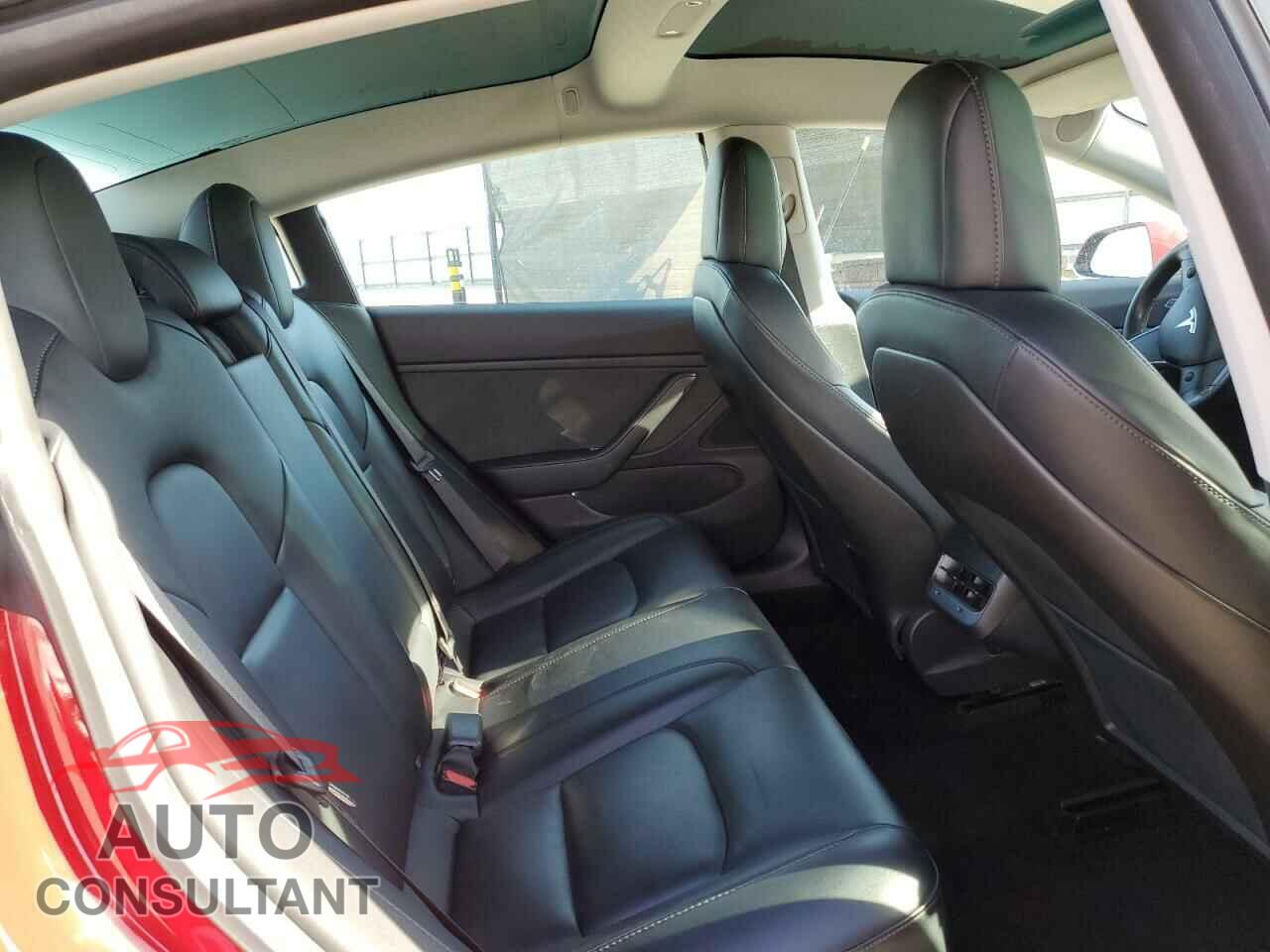 TESLA MODEL 3 2019 - 5YJ3E1EB3KF432875