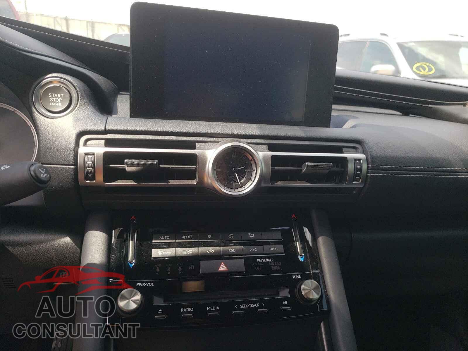 LEXUS IS 2021 - JTHCA1D24M5112836