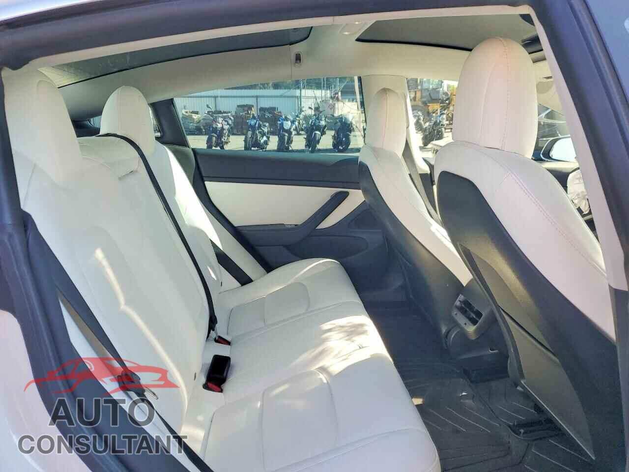 TESLA MODEL 3 2020 - 5YJ3E1EB2LF651585