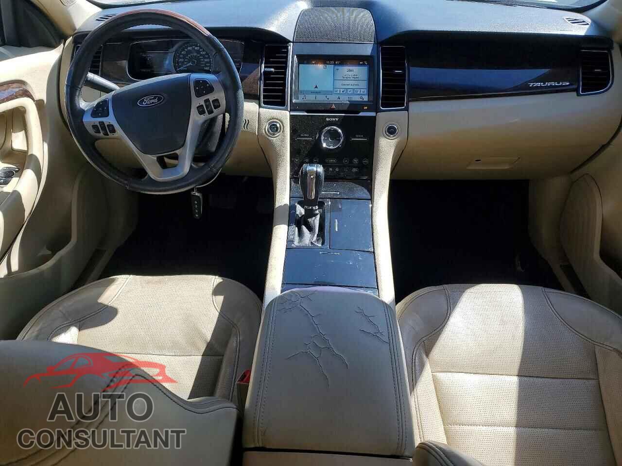 FORD TAURUS 2018 - 1FAHP2F81JG105121