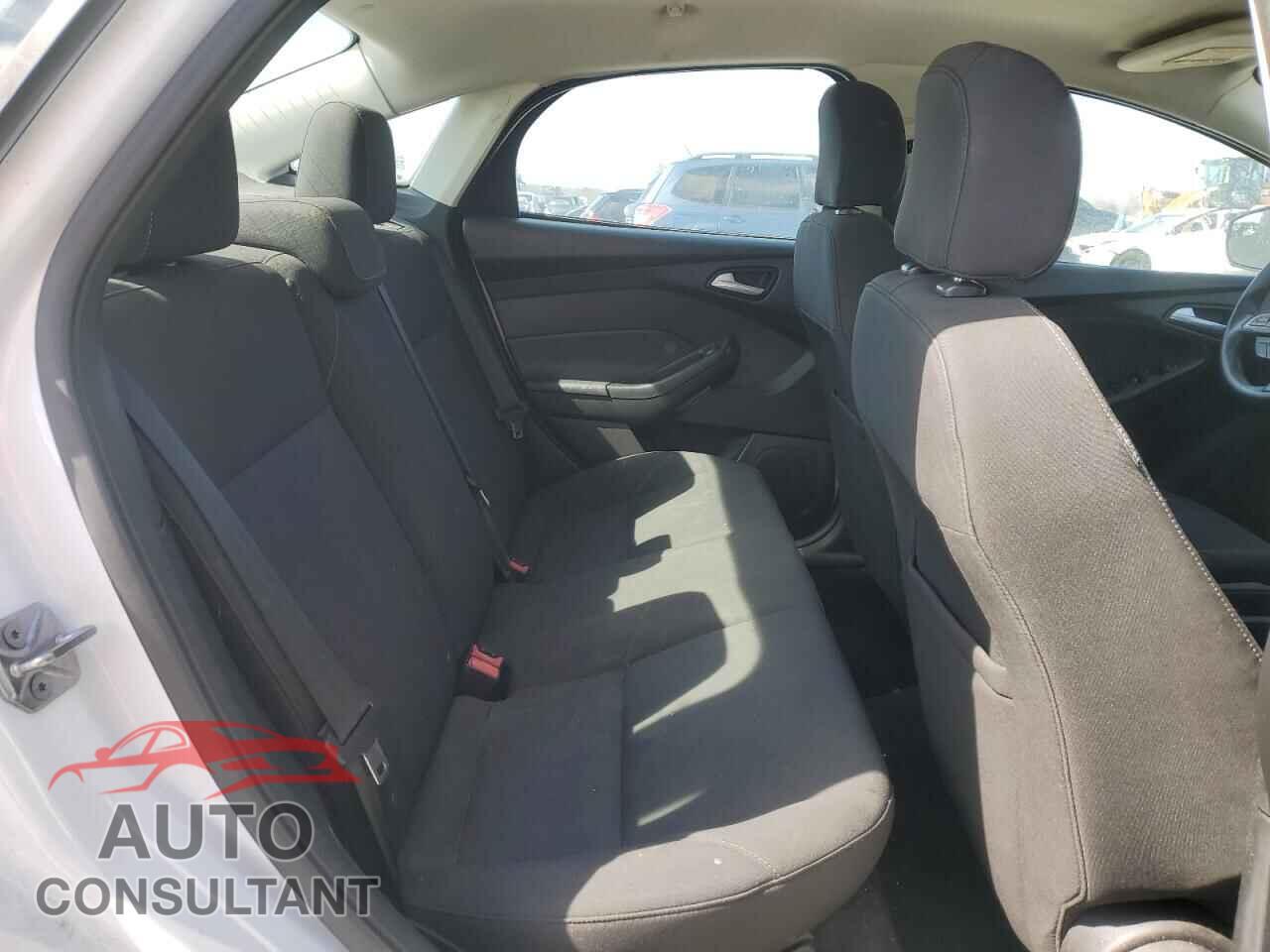 FORD FOCUS 2015 - 1FADP3F26FL301862