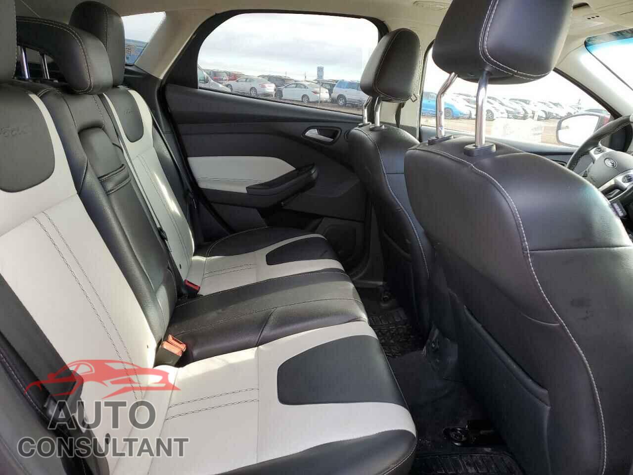 FORD FOCUS 2012 - 1FAHP3M22CL364585