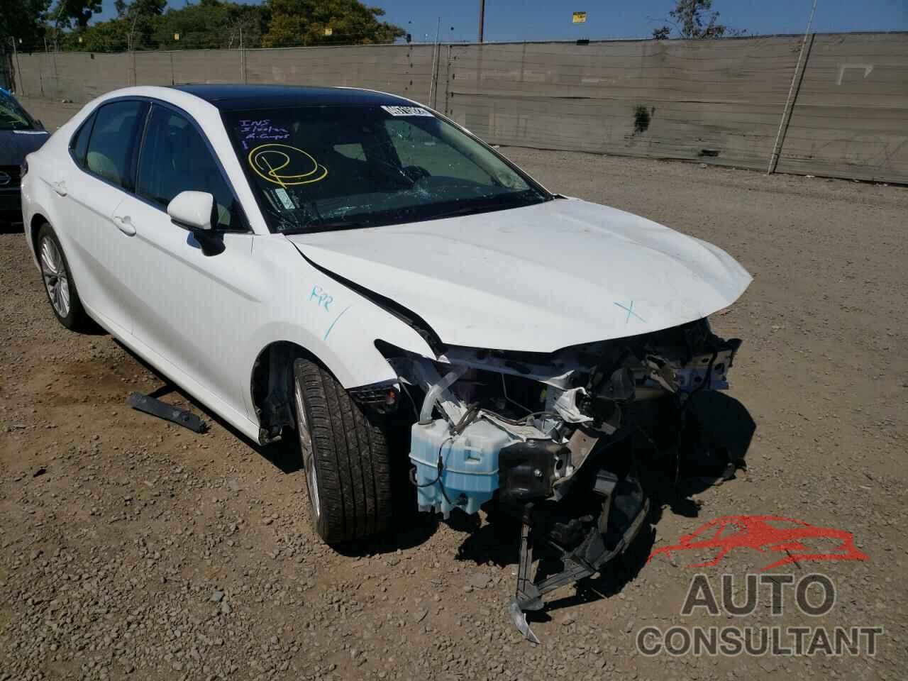 TOYOTA CAMRY 2018 - 4T1B11HK7JU102595