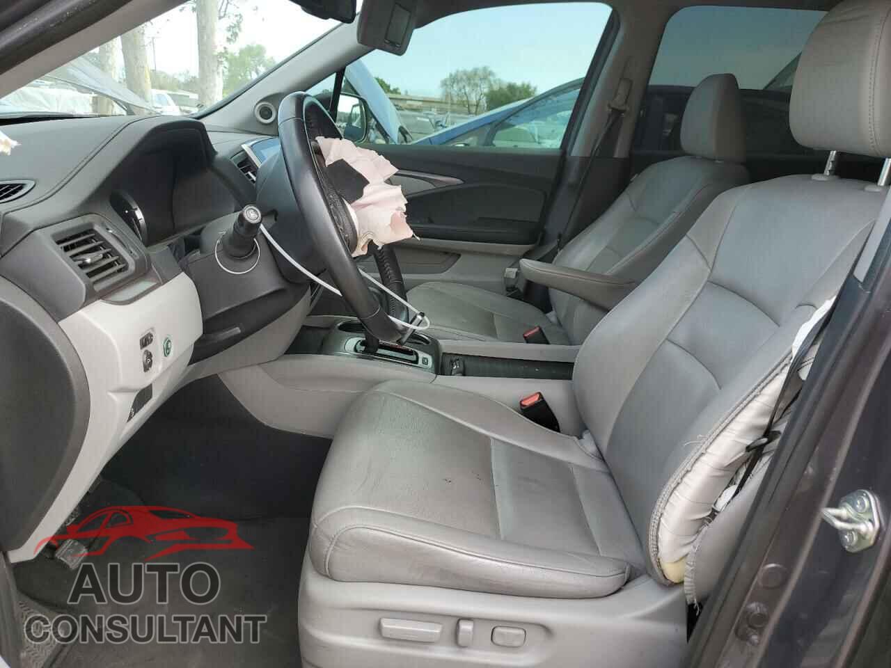 HONDA PILOT 2017 - 5FNYF5H61HB007575