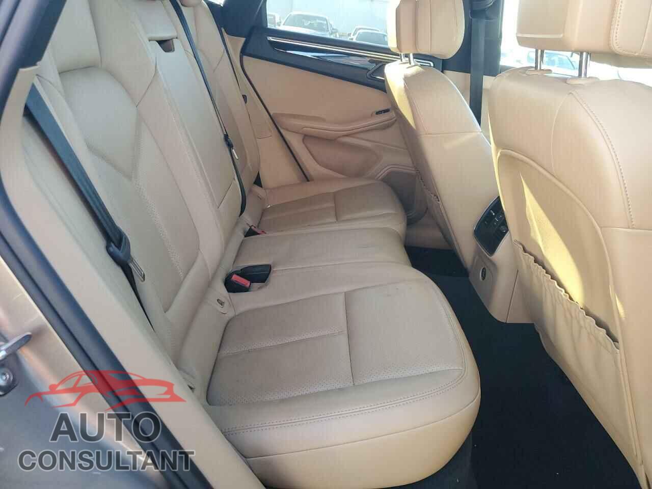 PORSCHE MACAN 2018 - WP1AA2A59JLB01382