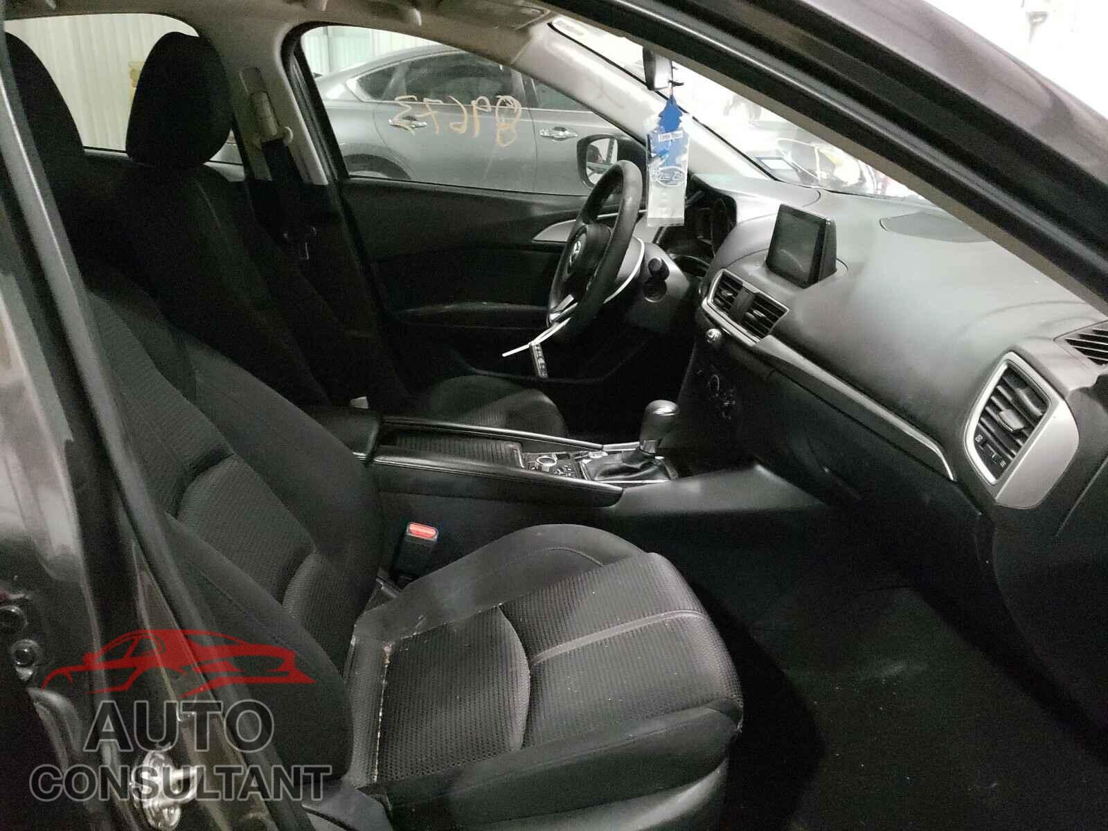 MAZDA 3 2017 - 3MZBN1U76HM116073