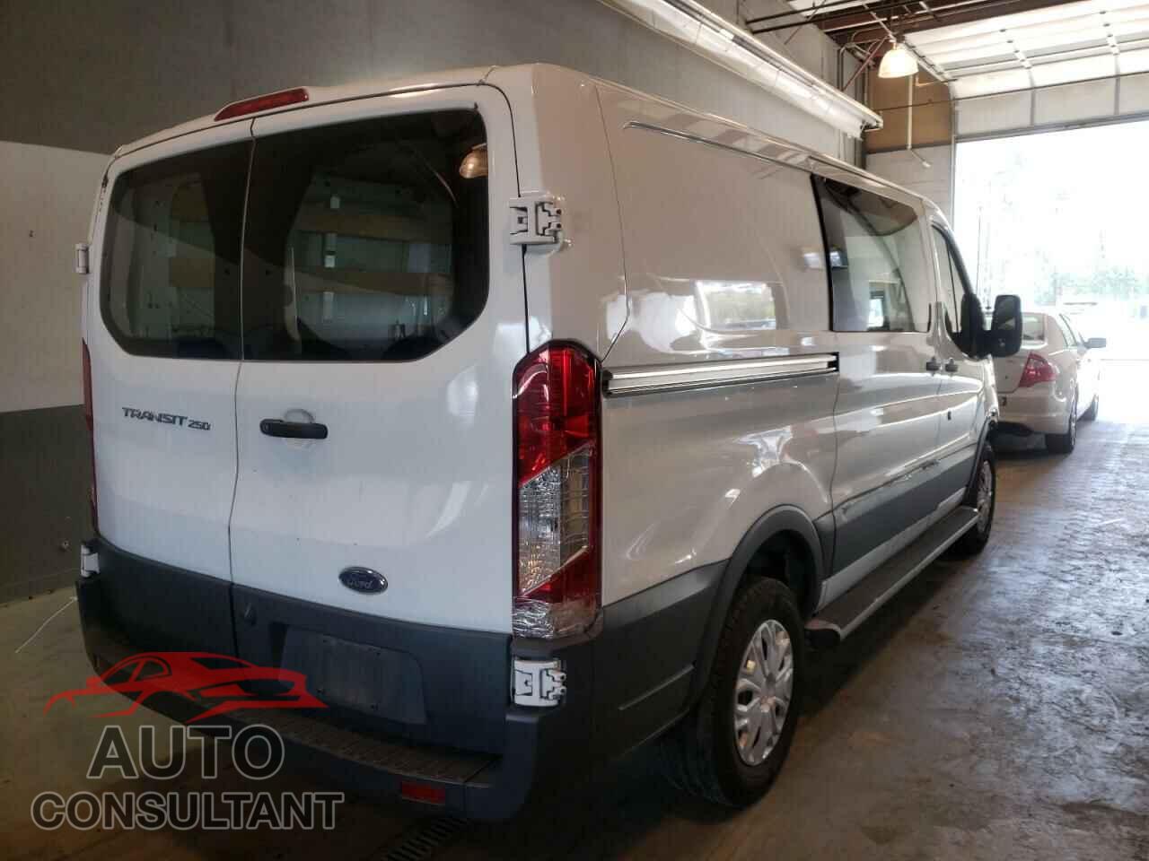 FORD TRANSIT CO 2018 - 1FTYR1YM5JKA63252