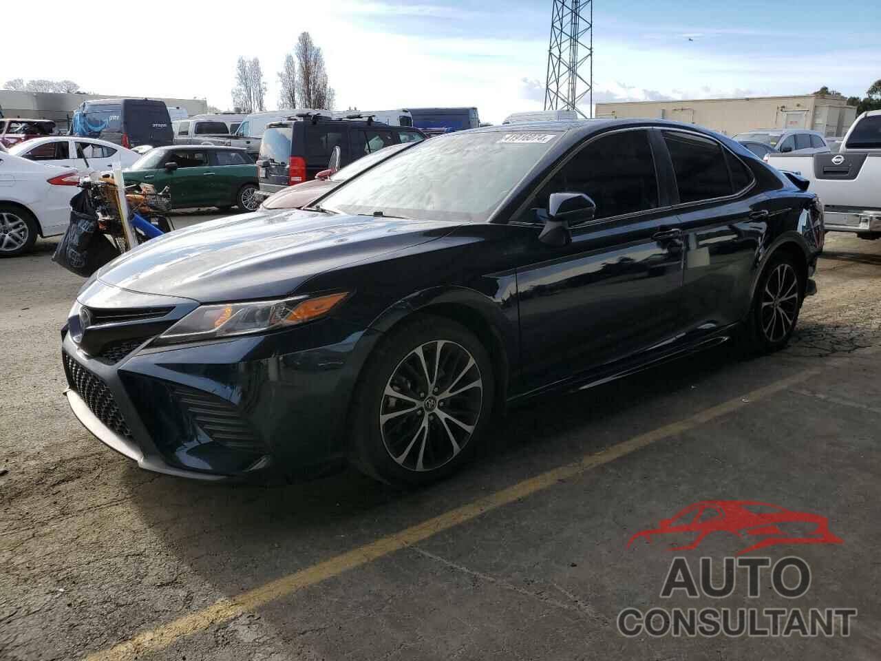 TOYOTA CAMRY 2018 - 4T1B11HK3JU576253