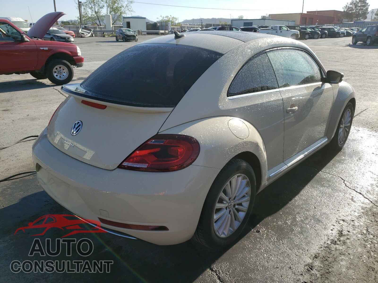VOLKSWAGEN BEETLE 2019 - 3VWFD7AT7KM703365