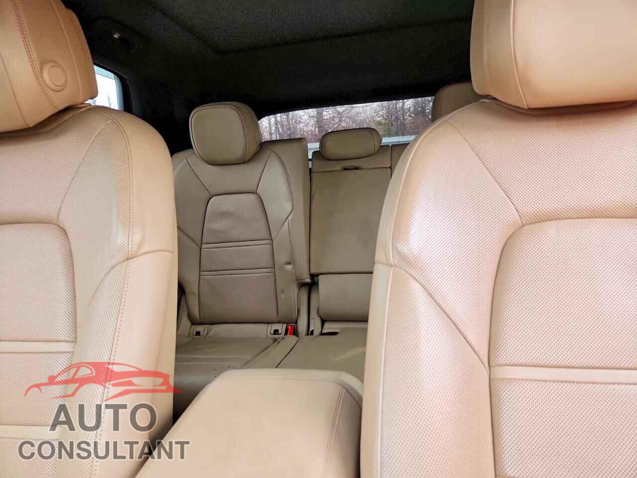 PORSCHE CAYENNE 2019 - WP1AA2AY9KDA17570