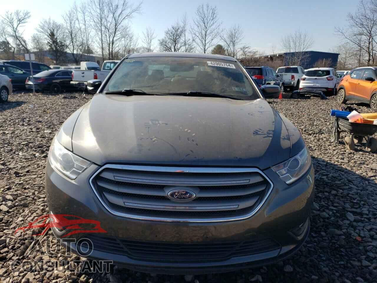 FORD TAURUS 2017 - 1FAHP2E82HG109819