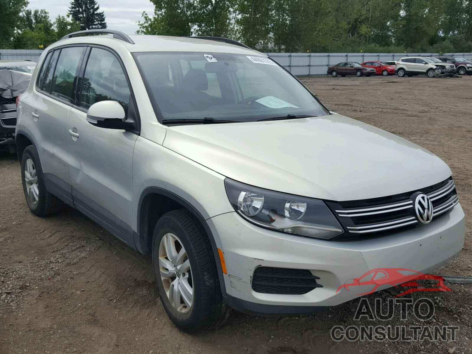 VOLKSWAGEN TIGUAN S 2015 - WVGAV7AX7FW594842