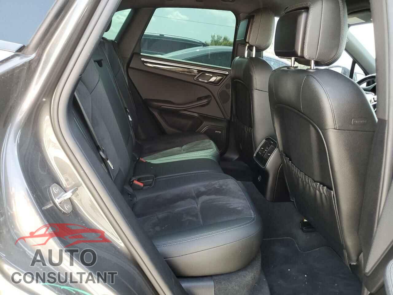 PORSCHE MACAN 2018 - WP1AA2A50JLB14795