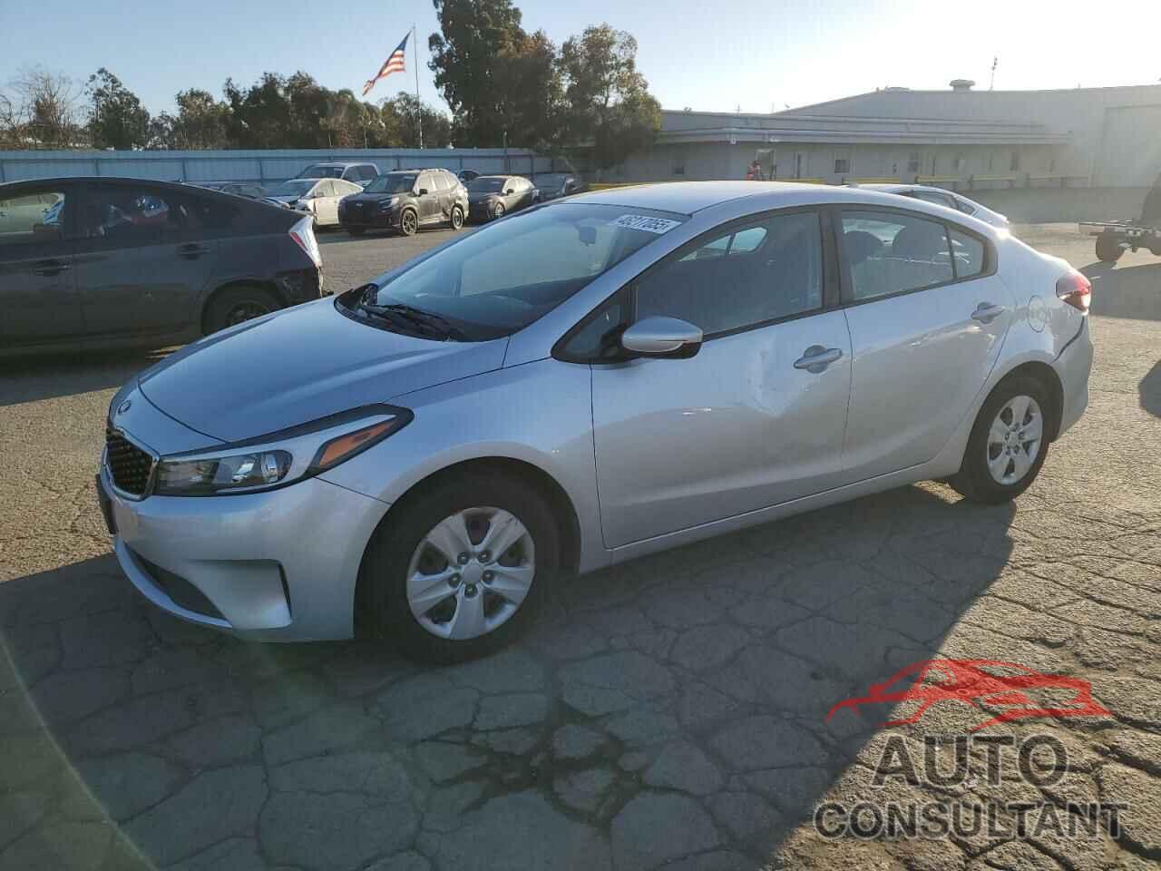 KIA FORTE 2018 - 3KPFK4A74JE254231