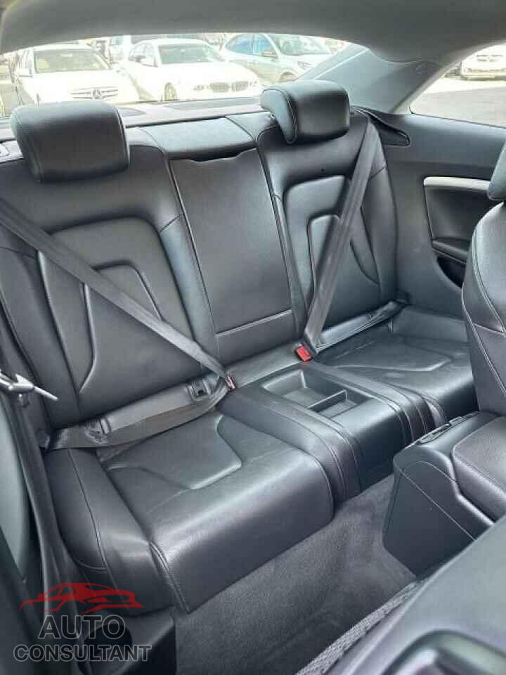 AUDI A5 2012 - WAULFAFR1CA023421