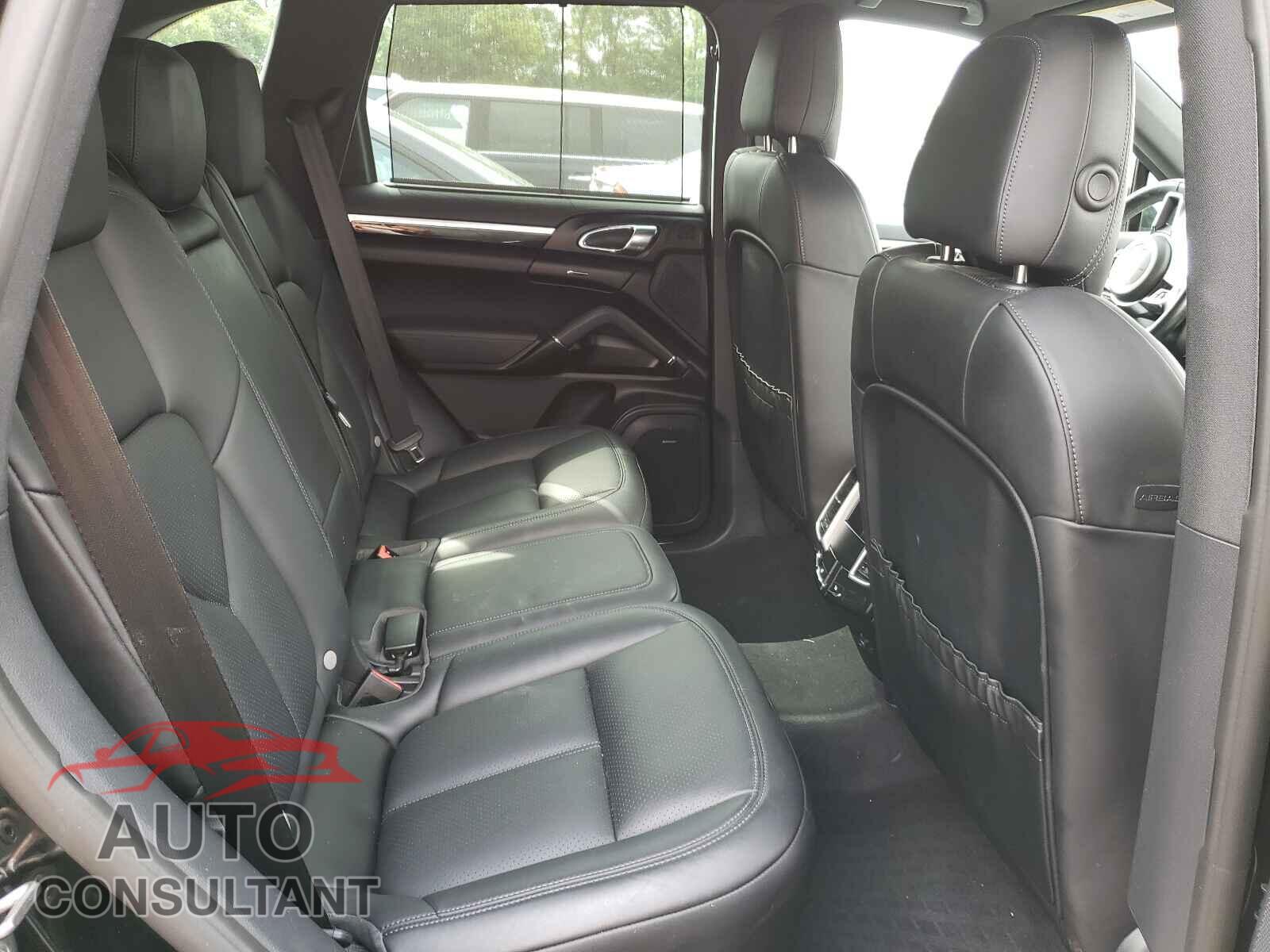 PORSCHE CAYENNE 2016 - WP1AB2A29GLA96051