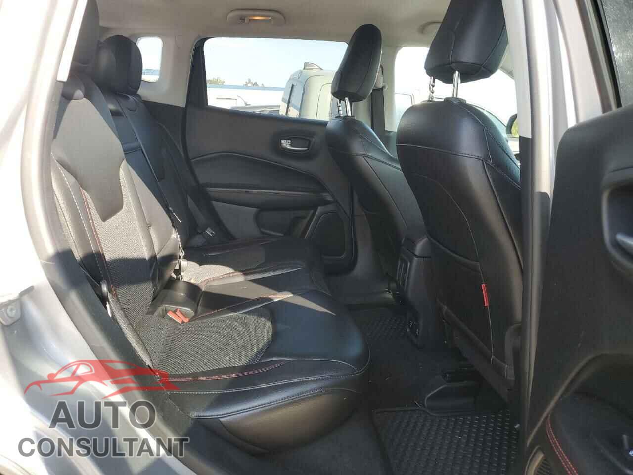 JEEP COMPASS 2018 - 3C4NJDDB2JT450873