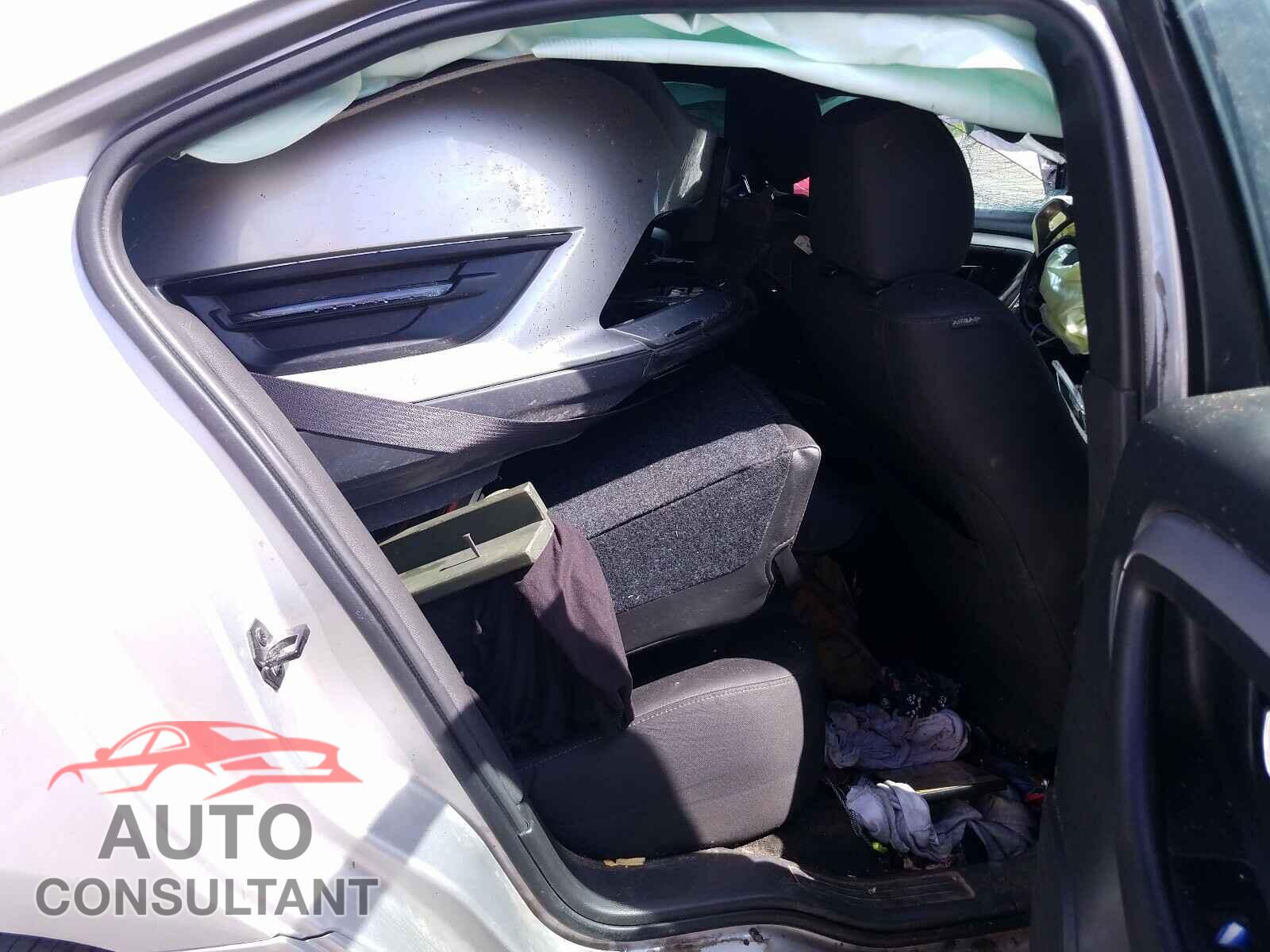 FORD TAURUS 2017 - 1FAHP2E89HG120638