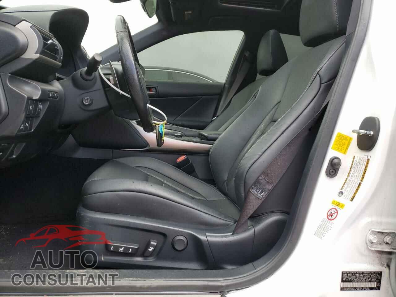 LEXUS IS 2018 - JTHBA1D2XJ5081289