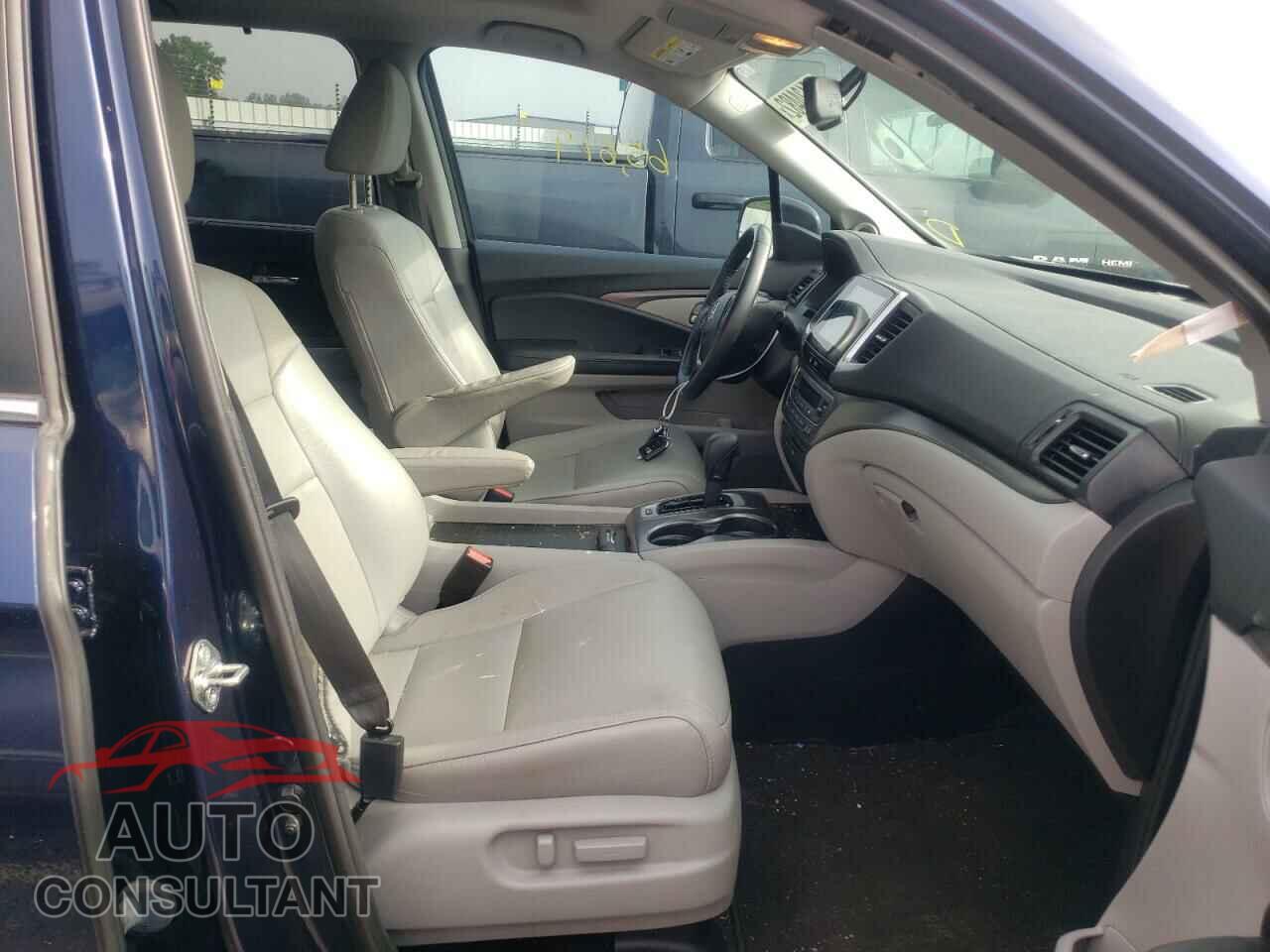 HONDA PILOT 2017 - 5FNYF6H80HB049663