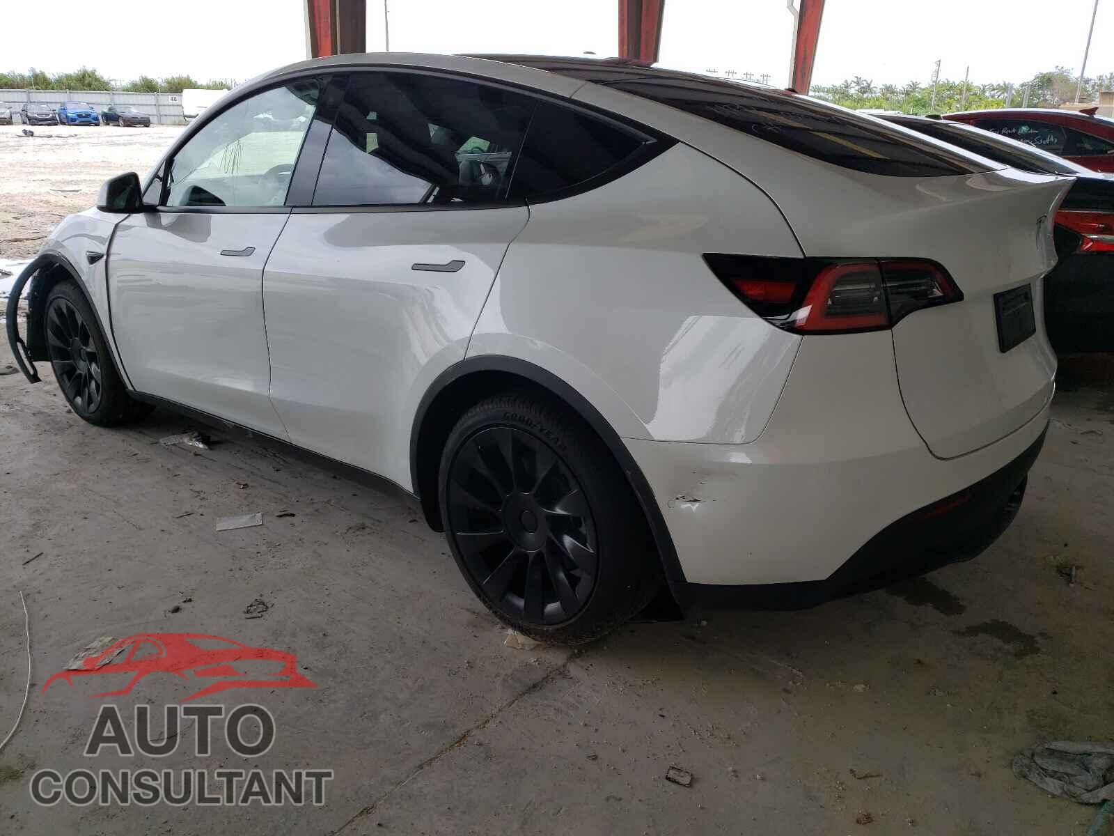 TESLA MODEL Y 2021 - 5YJYGDED8MF103711