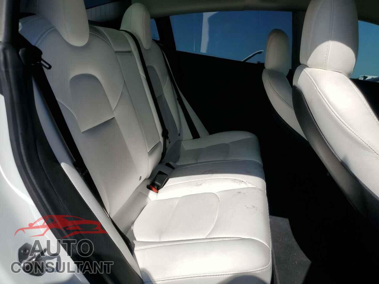 TESLA MODEL 3 2021 - 5YJ3E1EC5MF077493