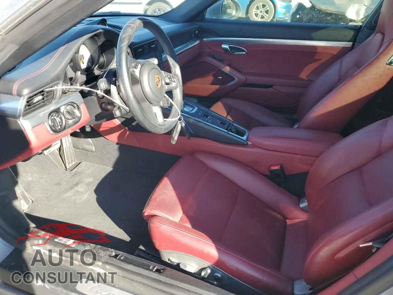 PORSCHE 911 2018 - WP0BB2A95JS135038