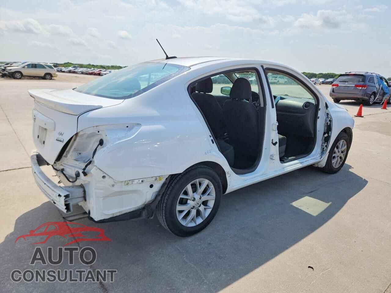 NISSAN VERSA 2019 - 3N1CN7AP3KL819581